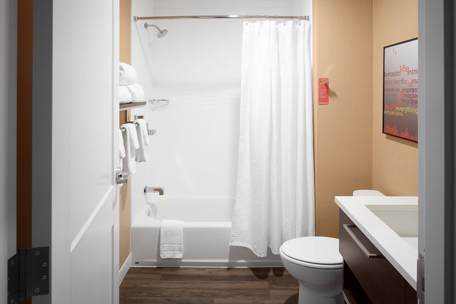 TownePlace Suites Danville — Bathroom