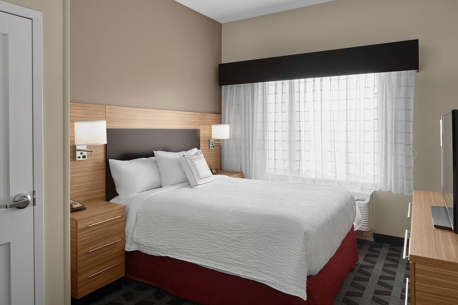 TownePlace Suites Danville — Guest room