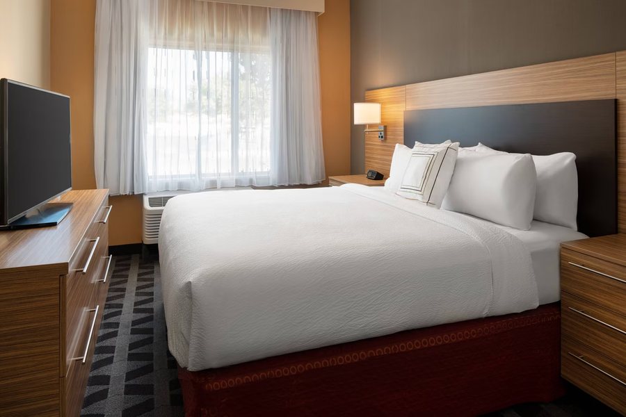 TownePlace Suites Fresno Clovis — Guest room