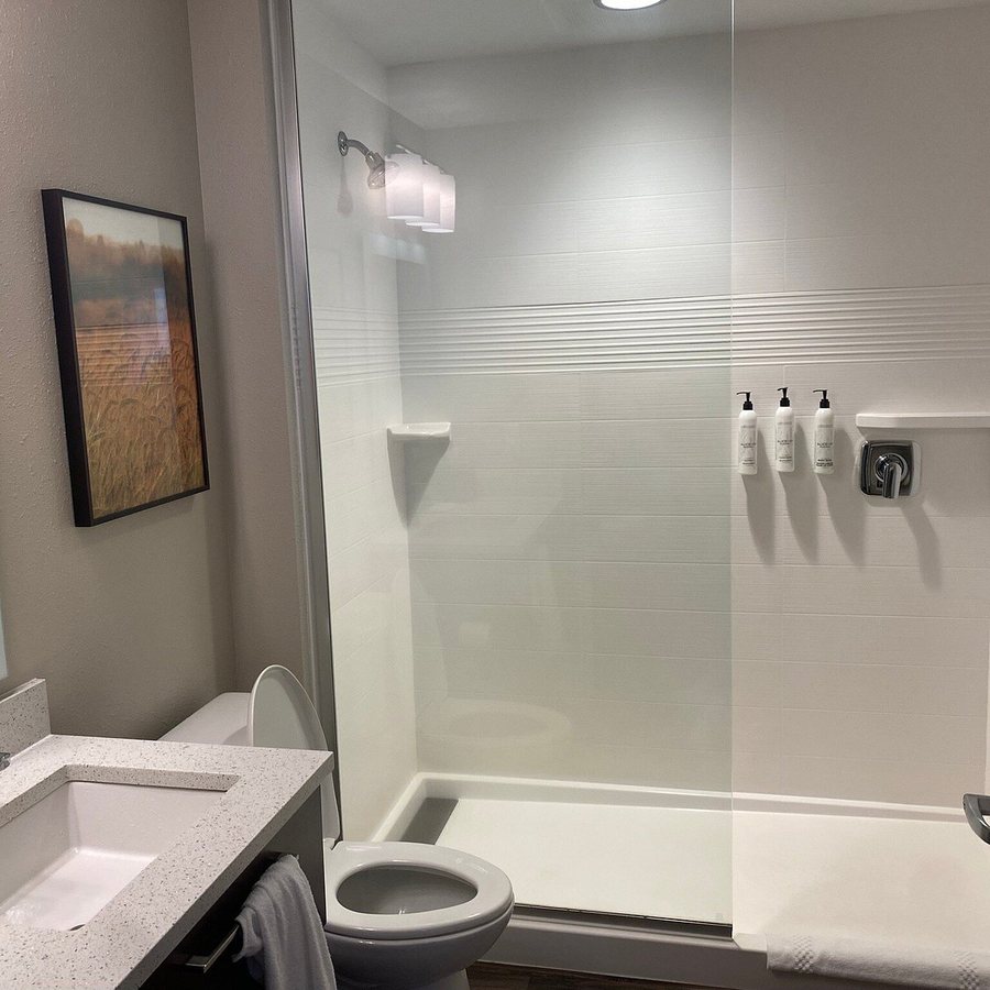 Towneplace Suites Hays — Bathroom