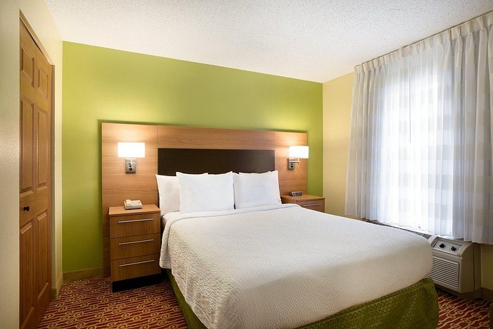 TownePlace Suites Houston Energy Corridor Katy Freeway — Guest room