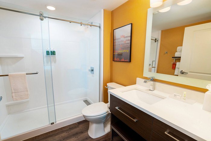 TownePlace Suites Irvine Lake Forest — Bathroom