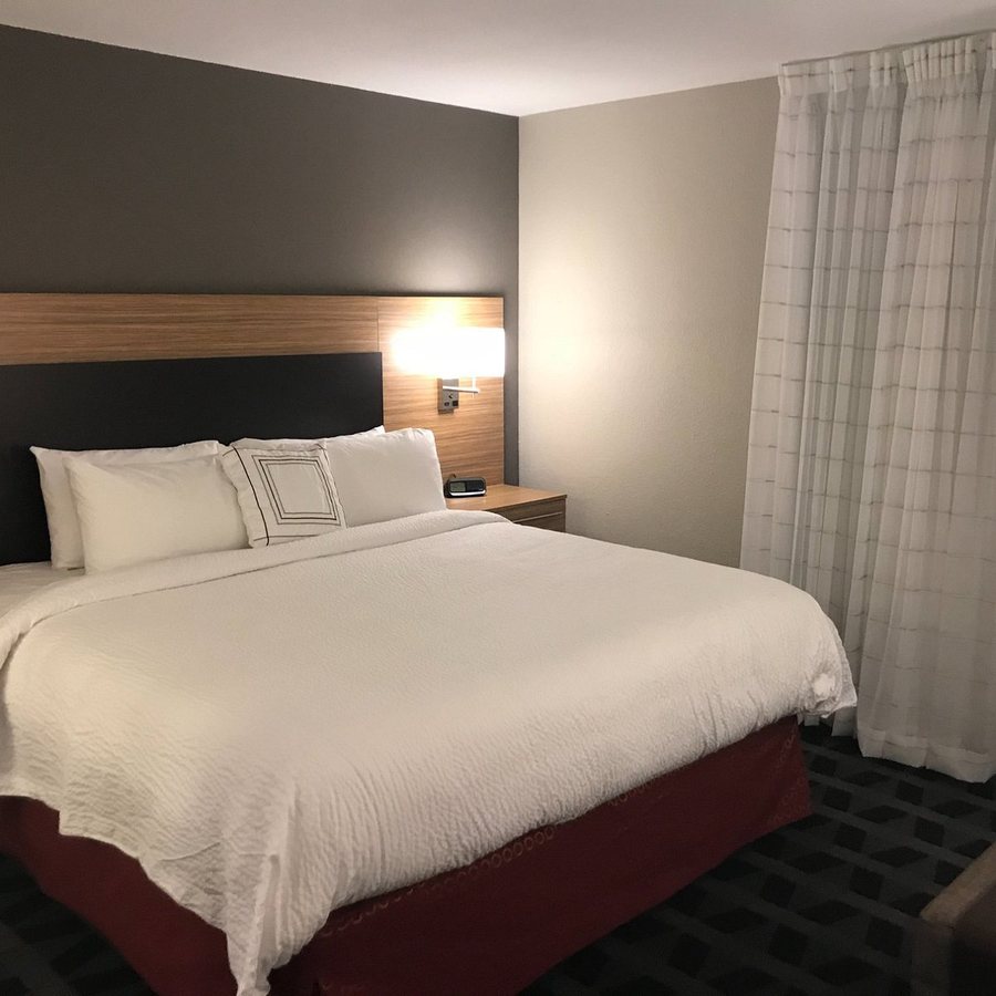 TownePlace Suites Kansas City Liberty — Guest room