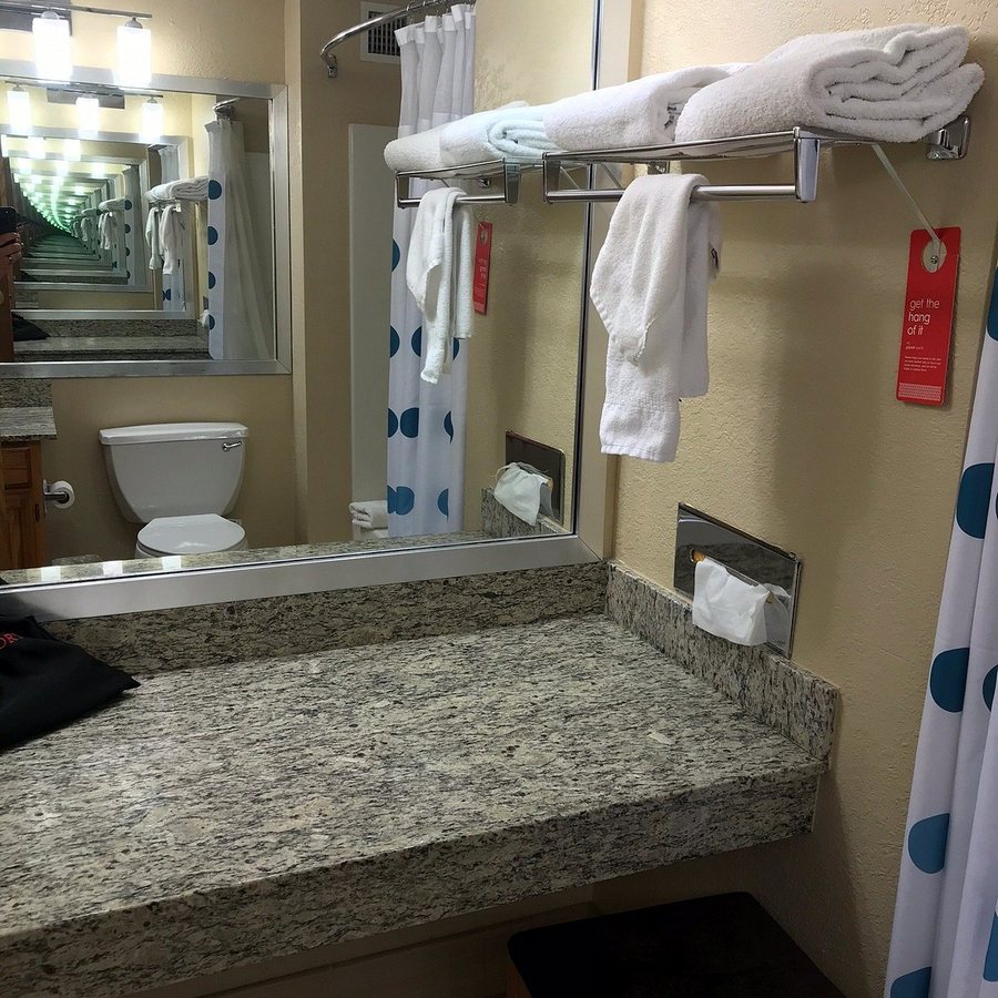 Towneplace Suites Lafayette South — Bathroom