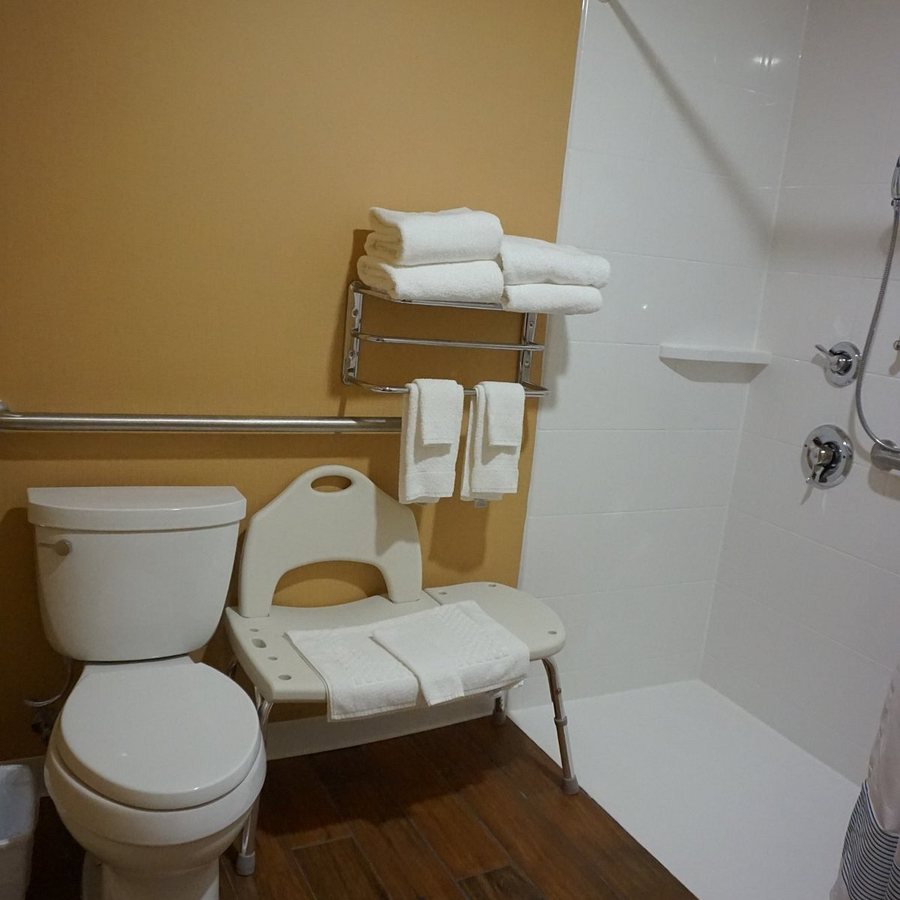 TownePlace Suites Mansfield Ontario — Bathroom