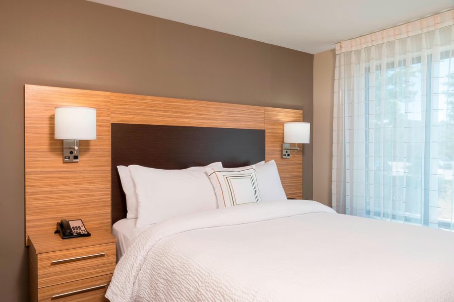 TownePlace Suites Mansfield Ontario — Guest room
