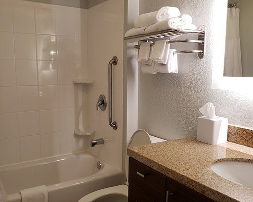 TownePlace Suites Monroe — Bathroom
