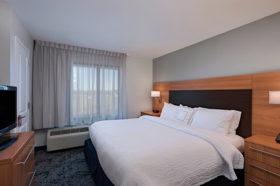 TownePlace Suites Monroe — Guest room