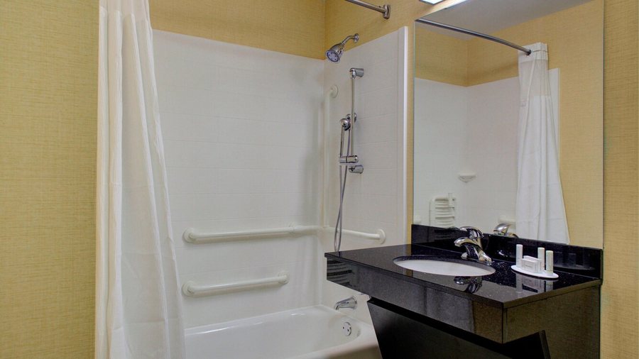 TownePlace Suites Montgomery EastChase — Bathroom
