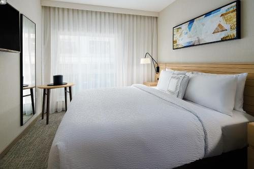 TownePlace Suites New York Manhattan Times Square — Guest room