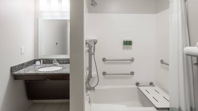 TownePlace Suites Panama City Beach Pier Park — Bathroom