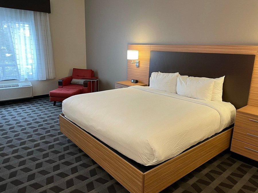 TownePlace Suites Petawawa — Guest room