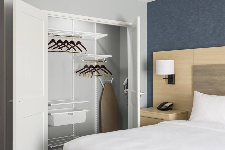 TownePlace Suites Rochester Mayo Clinic Area — Guest room