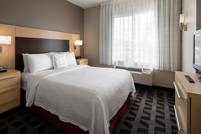 TownePlace Suites San Diego Carlsbad Vista — Guest room