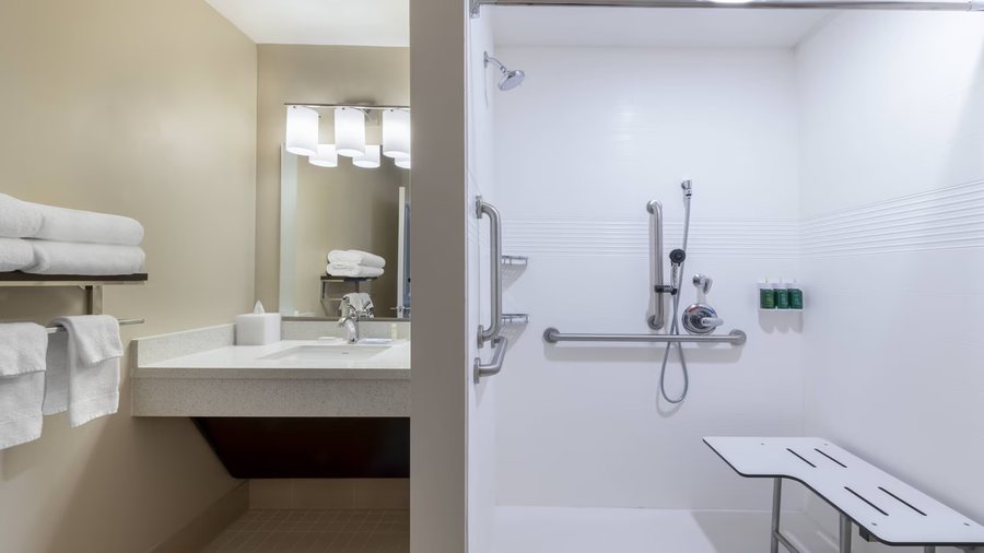 TownePlace Suites St Louis O Fallon — Bathroom