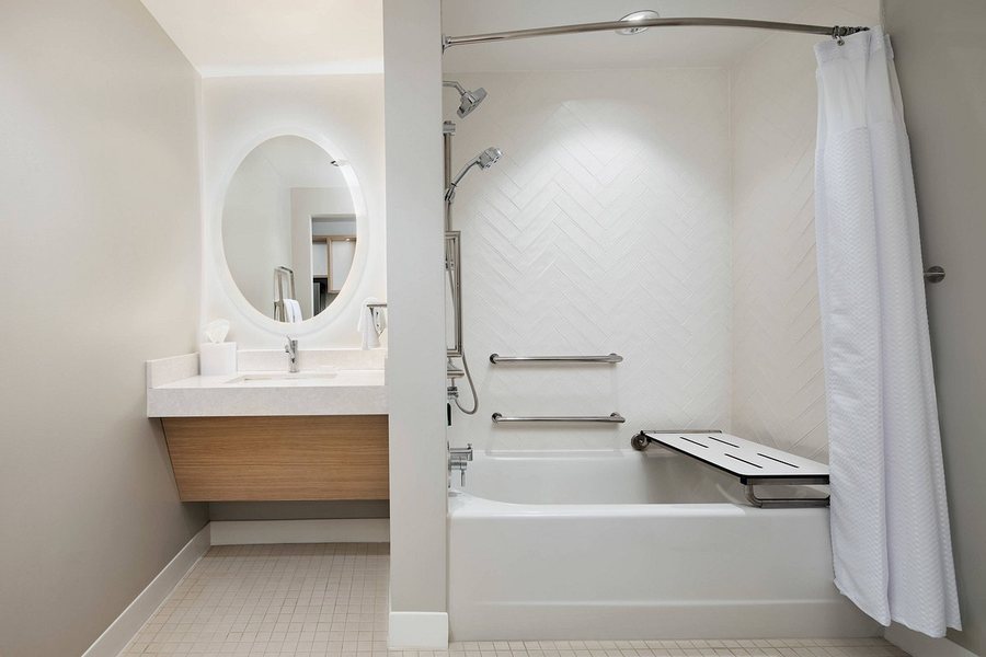 TownePlace Suites Tampa South — Bathroom