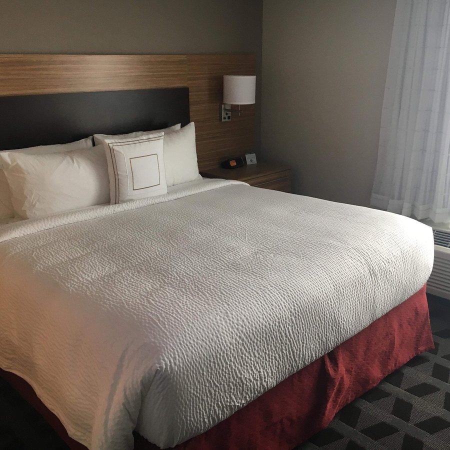 TownePlace Suites Tampa South — Guest room
