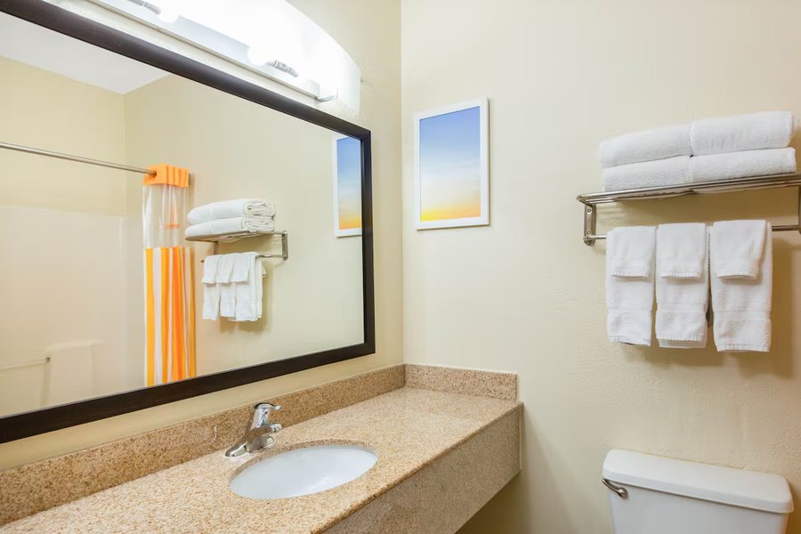 TownHouse Extended Stay — Bathroom