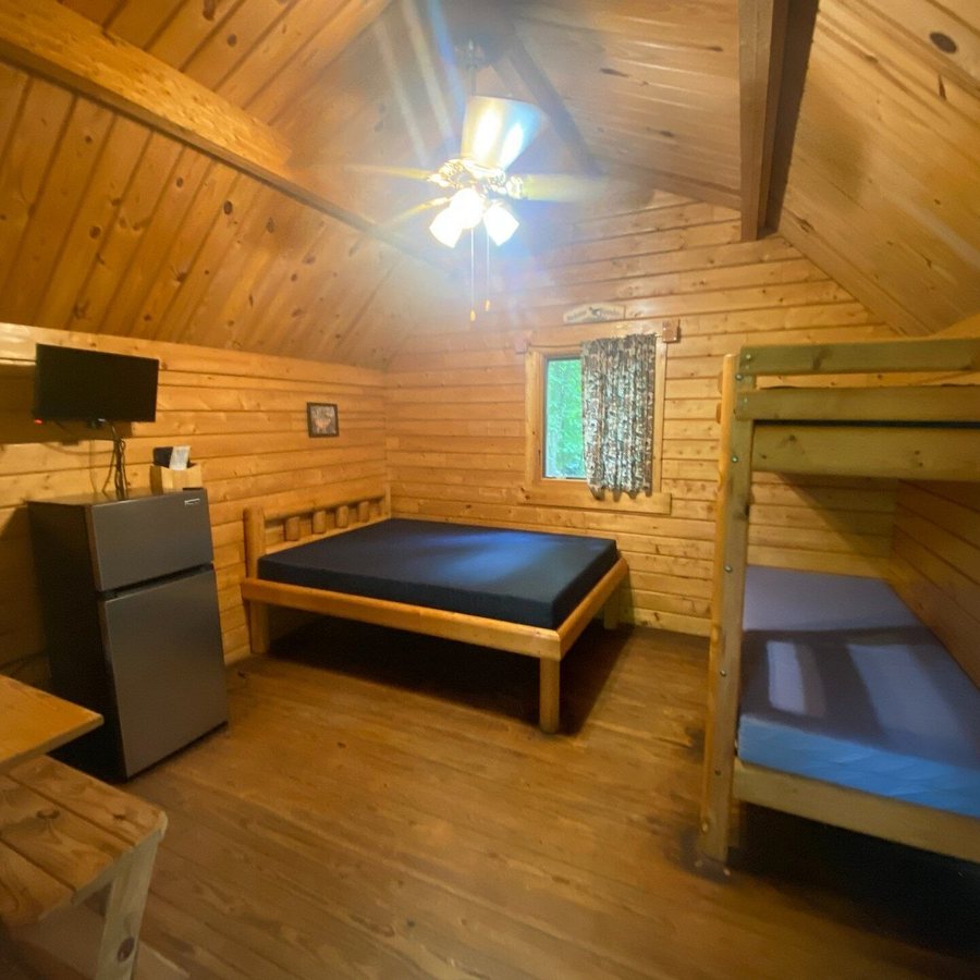 Townsend Great Smokies Koa Holiday — Guest room