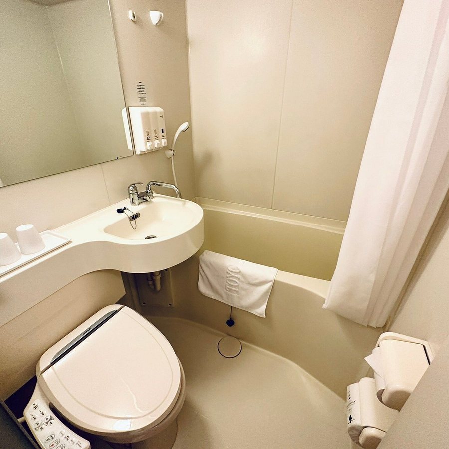 Toyoko Inn Haneda Airport 2 — Bathroom