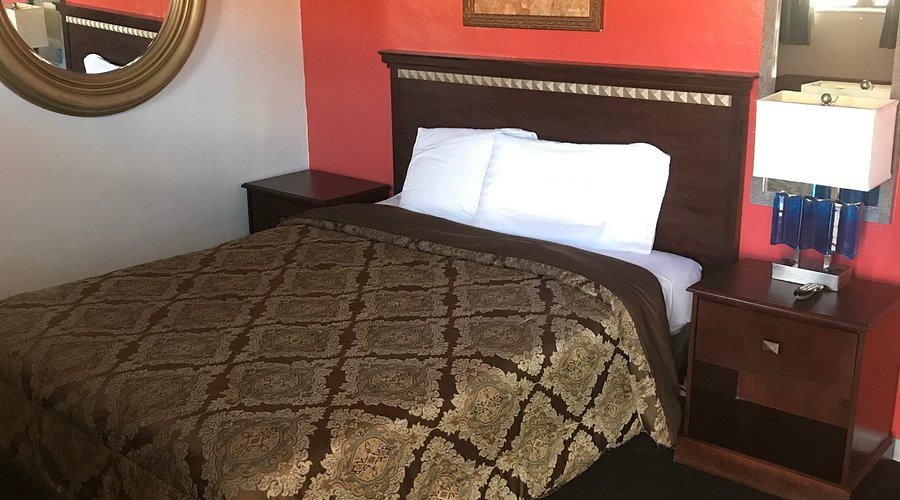 Trade Winds Motel — Guest room