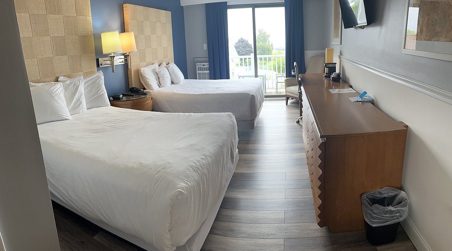 Trade Winds On The Bay Rockland Maine — Guest room