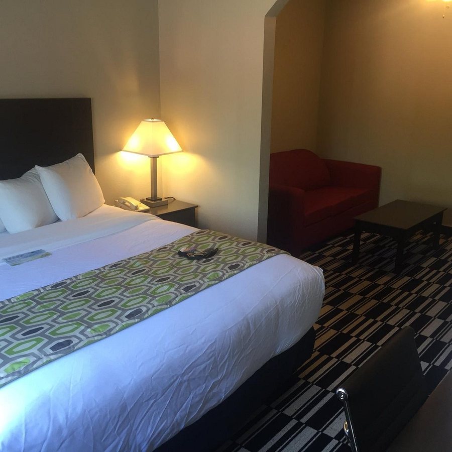 Trail Dust Inn Suites — Guest room