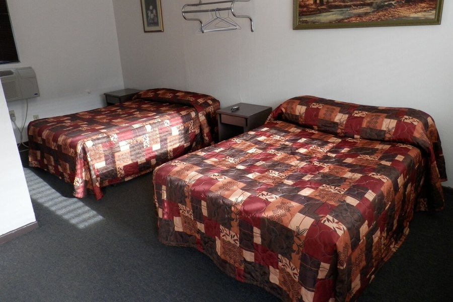 Trail Motel — Guest room
