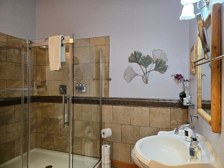 Trailborn — Bathroom