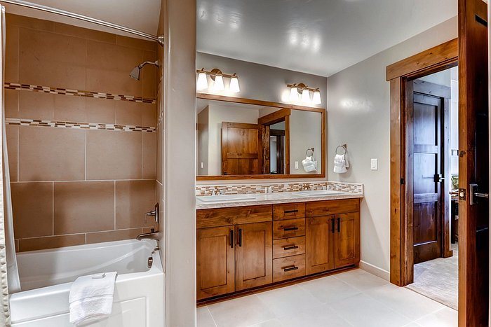 Trailhead Lodge 4110 — Bathroom