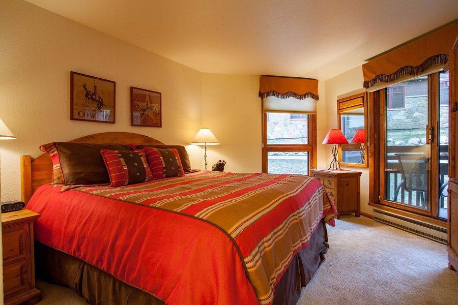 Trailhead Lodge 4110 — Guest room