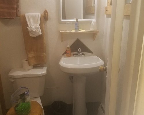 Trails End Motel — Bathroom