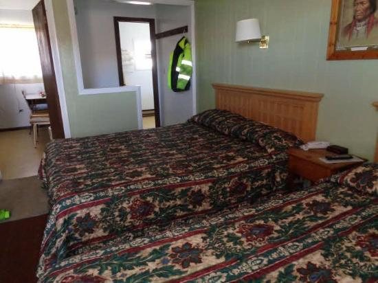 Trails End Motel — Guest room