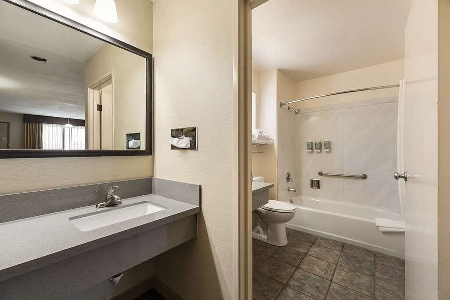 Trails Motel — Bathroom