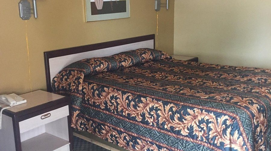 Trails Motel — Guest room