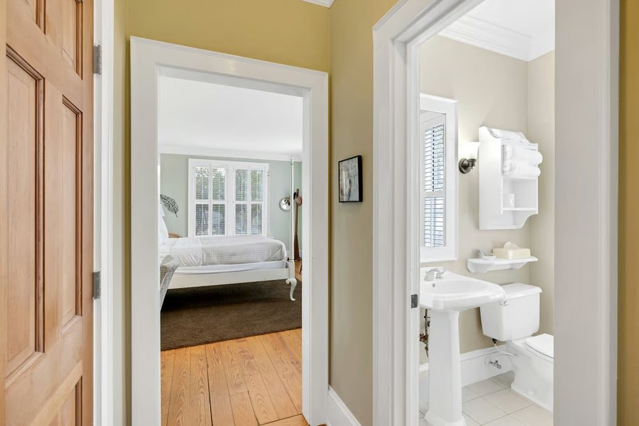 Tranquil House Inn — Bathroom