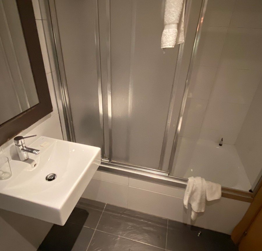 Transit Hotel Barcelona Catalonia — Bathroom