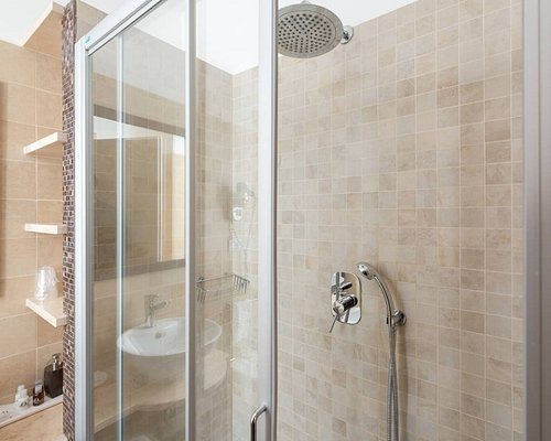 Trastevere Gallery Suites — Bathroom