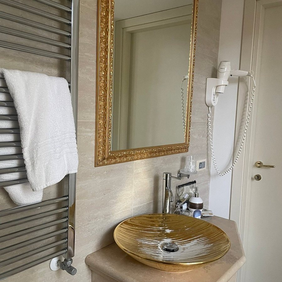 Trastevere Paper Suites — Bathroom