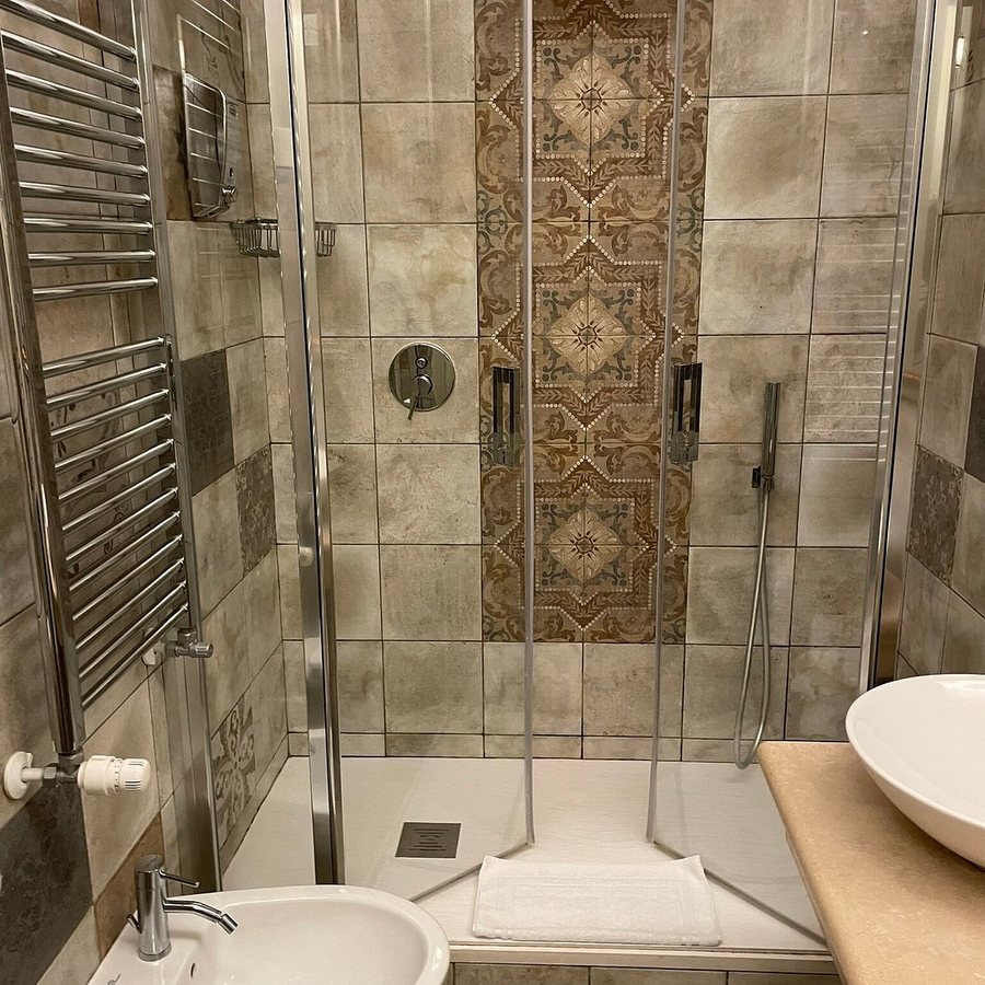 Trastevere s Friends — Bathroom