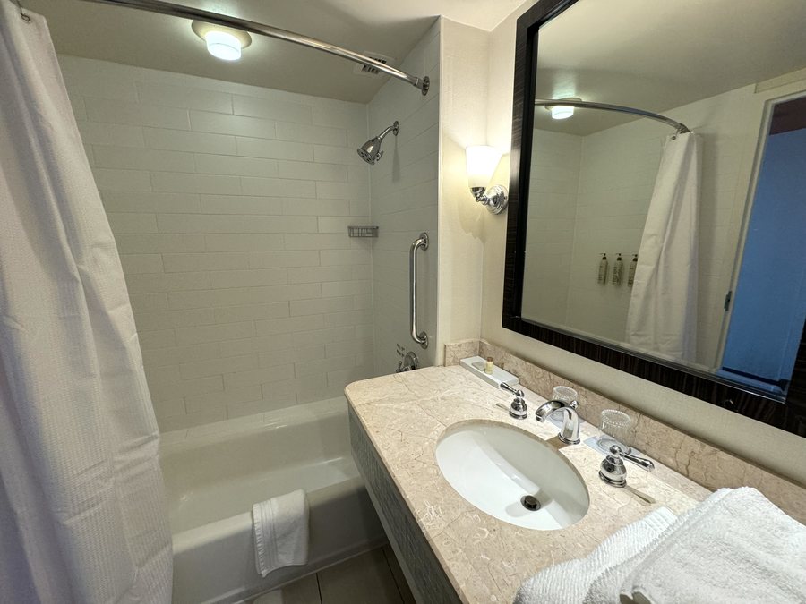 Travel Inn Atlanta — Bathroom
