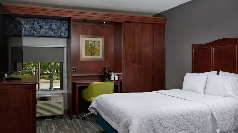 Travel Inn Atlanta — Guest room