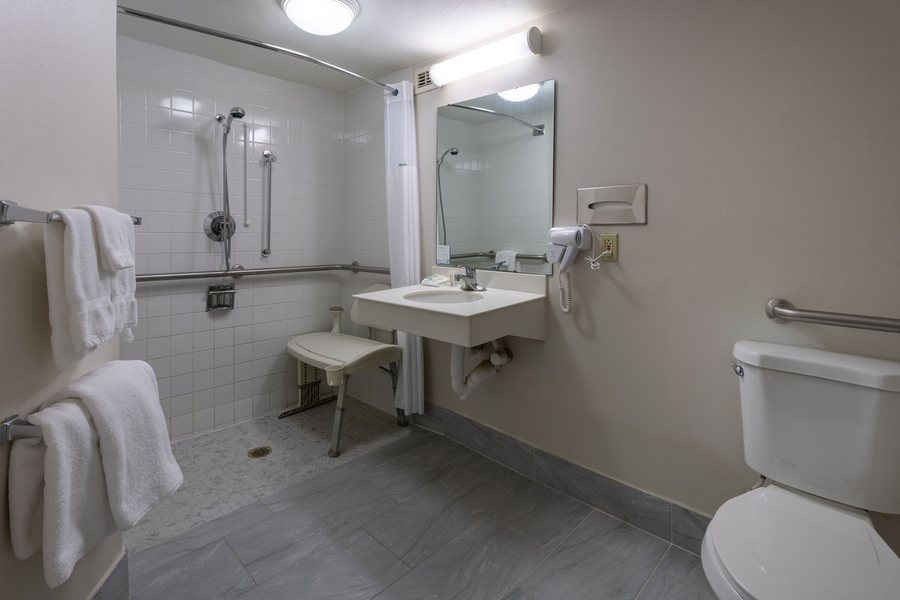 Travel Inn Kingsport — Bathroom
