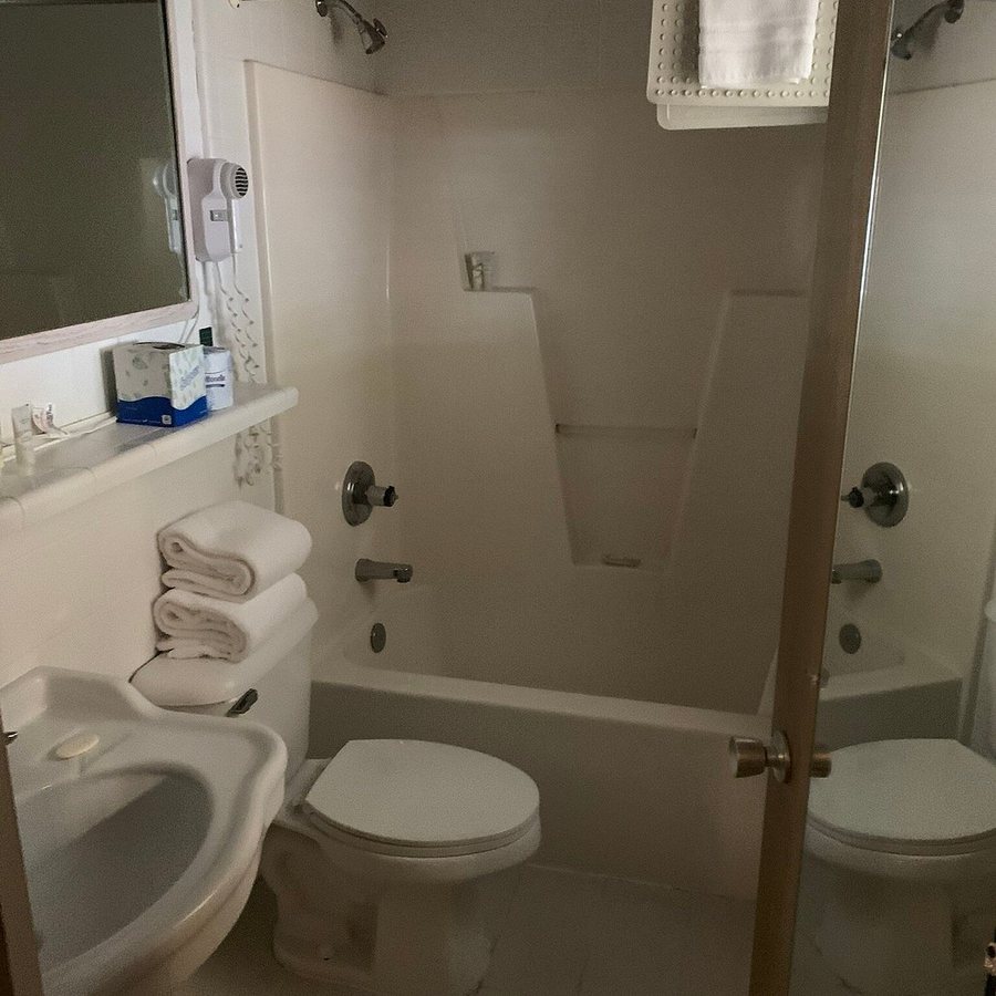 Travel Resorts of America — Bathroom