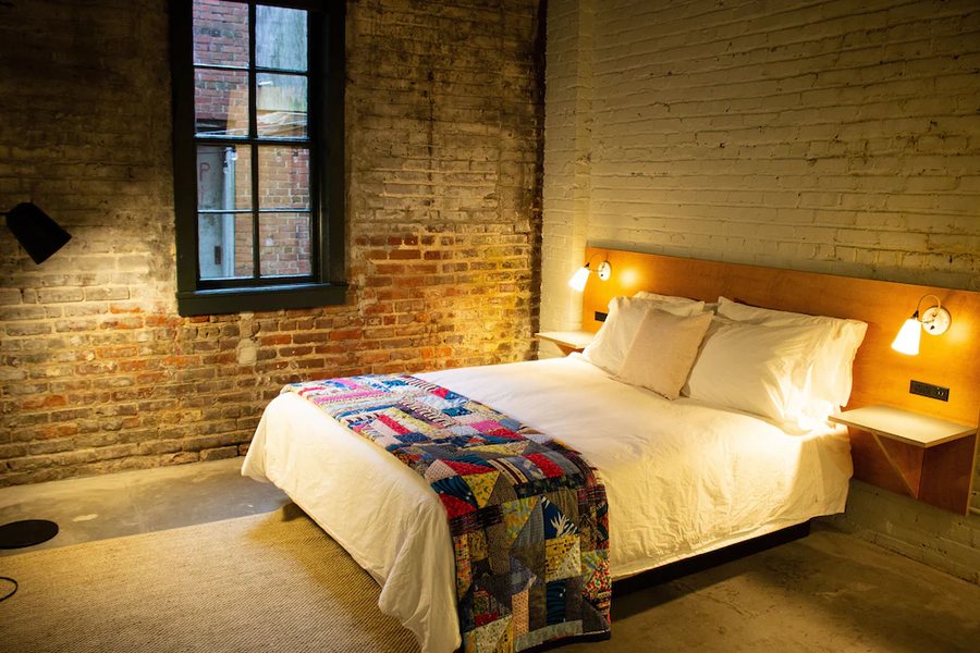 Travelers Hotel Clarksdale Mississippi — Guest room
