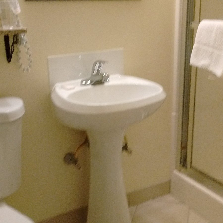 Travelers Inn — Bathroom