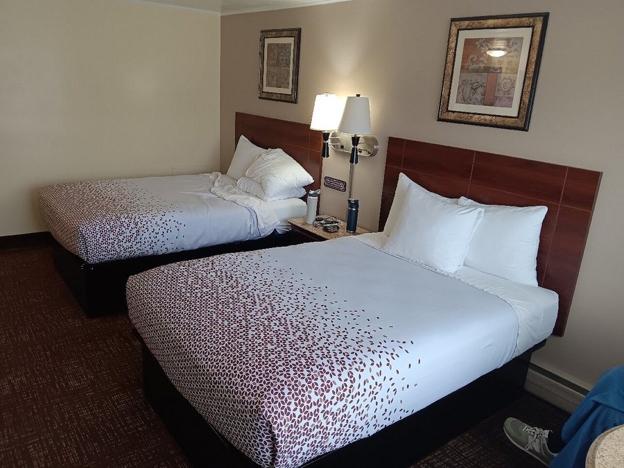 Travelers Inn — Guest room
