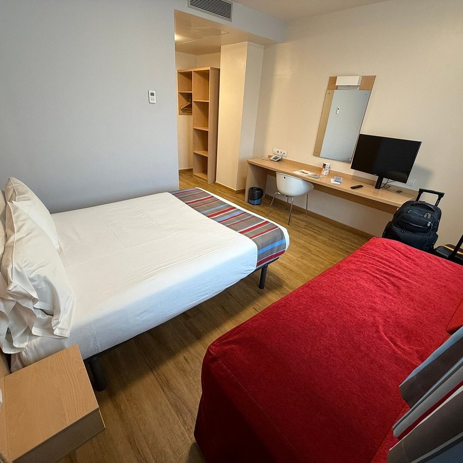 Travelodge Barcelona Fira Barcelona Catalonia — Guest room