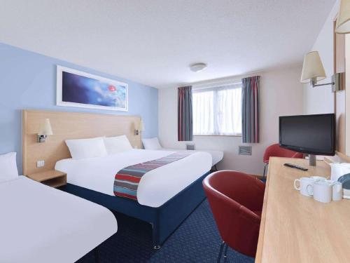 Travelodge by Wyndham Aberdeen — Guest room