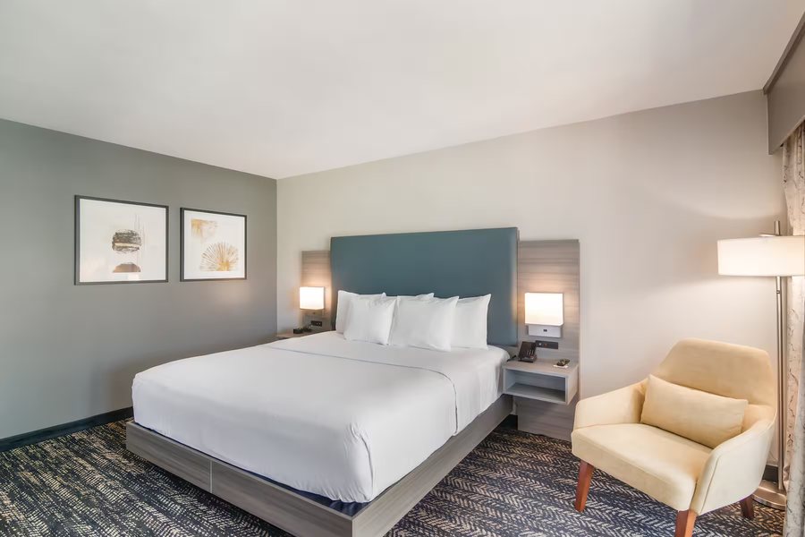 Travelodge by Wyndham Bakersfield — Guest room